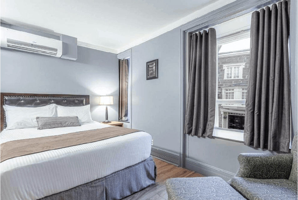 Chambre avec lit queen à l’Hôtel Jardin du Gouverneur, Vieux-Québec